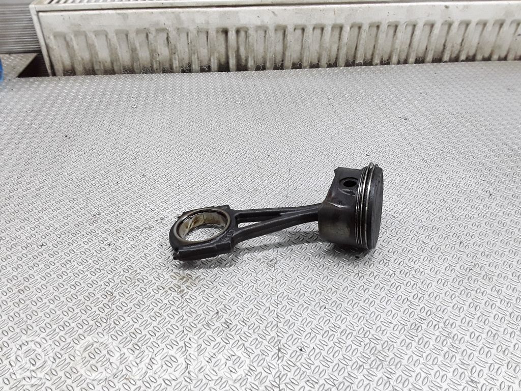 Piston with connecting rod