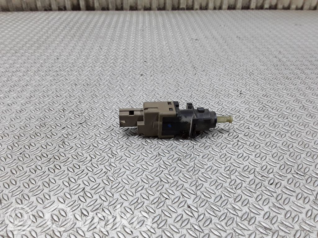 Interruptor sensor del pedal de freno   46834703