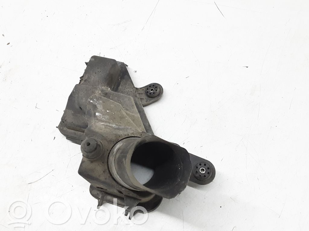 BMW 7 E65 E66 Air filter box cover 