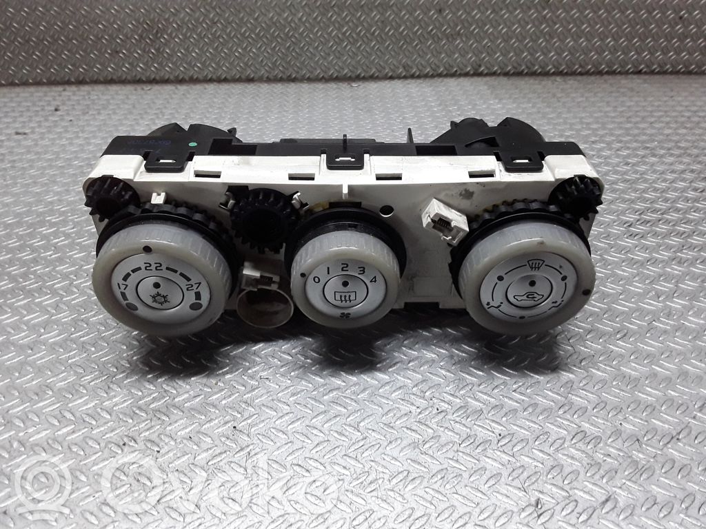 Climate control unit   69657032