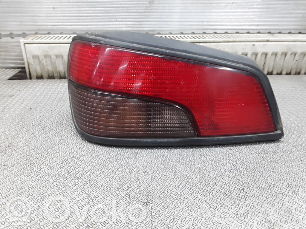 Peugeot 306 Galinis žibintas kėbule 