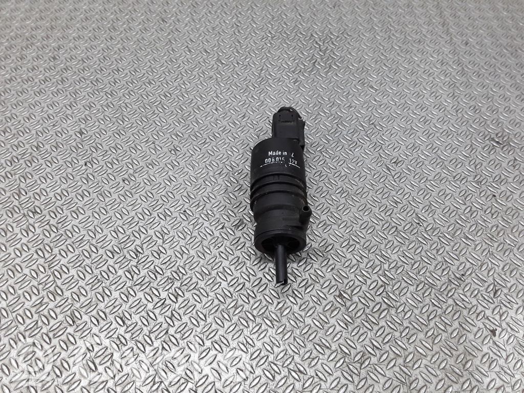 Mercedes-Benz C W202 Windscreen/windshield washer pump 