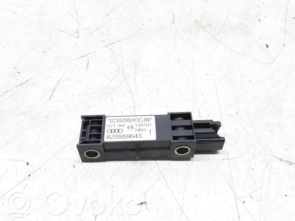 Oro pagalvių smūgio daviklis   8Z0959643