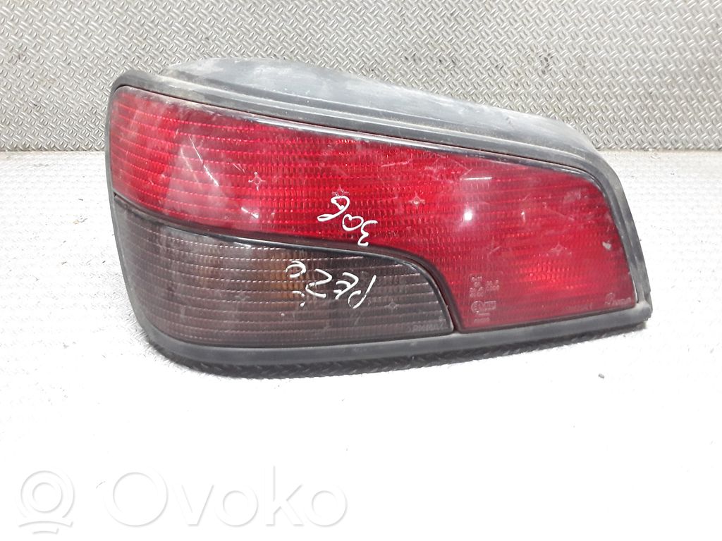 Peugeot 306 Galinis žibintas kėbule 