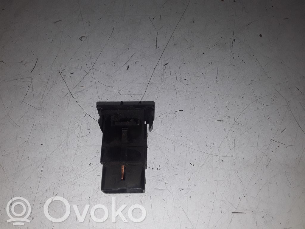 Hazard light switch   B89CS789