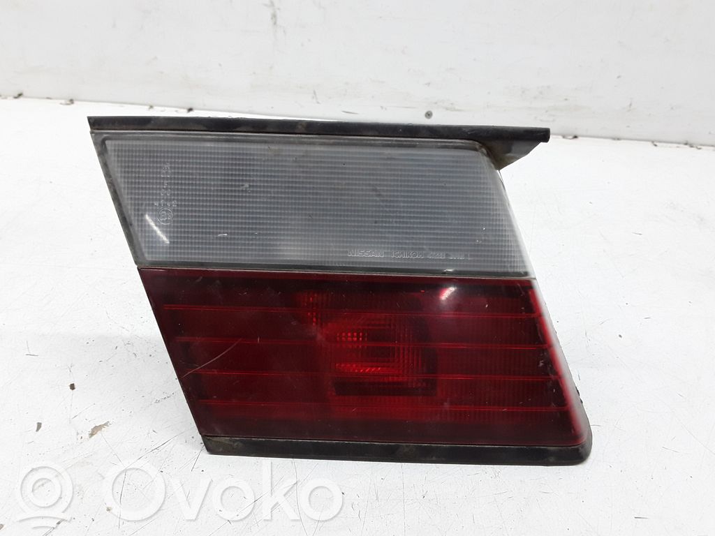 Nissan Primera Lampy tylnej klapy bagażnika 