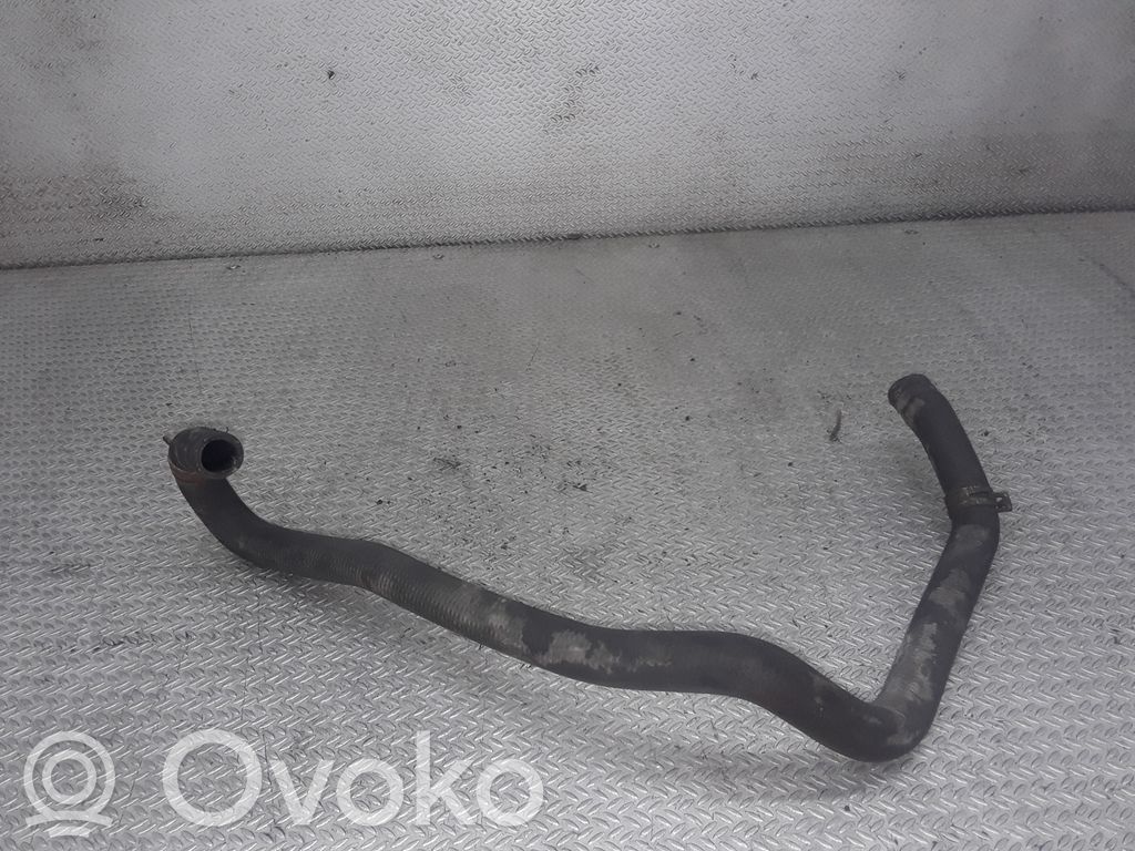 Caurulīte (-es) / šļūtene (-es)