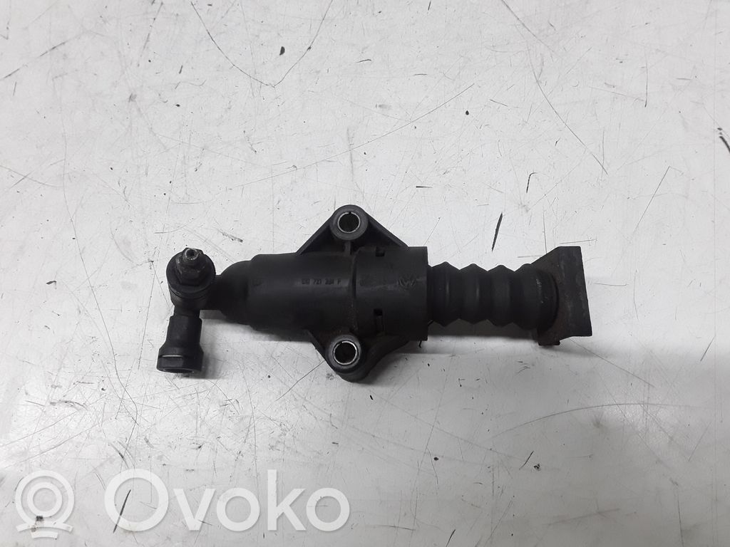 Volkswagen Golf IV Kytkimen apusylinteri 