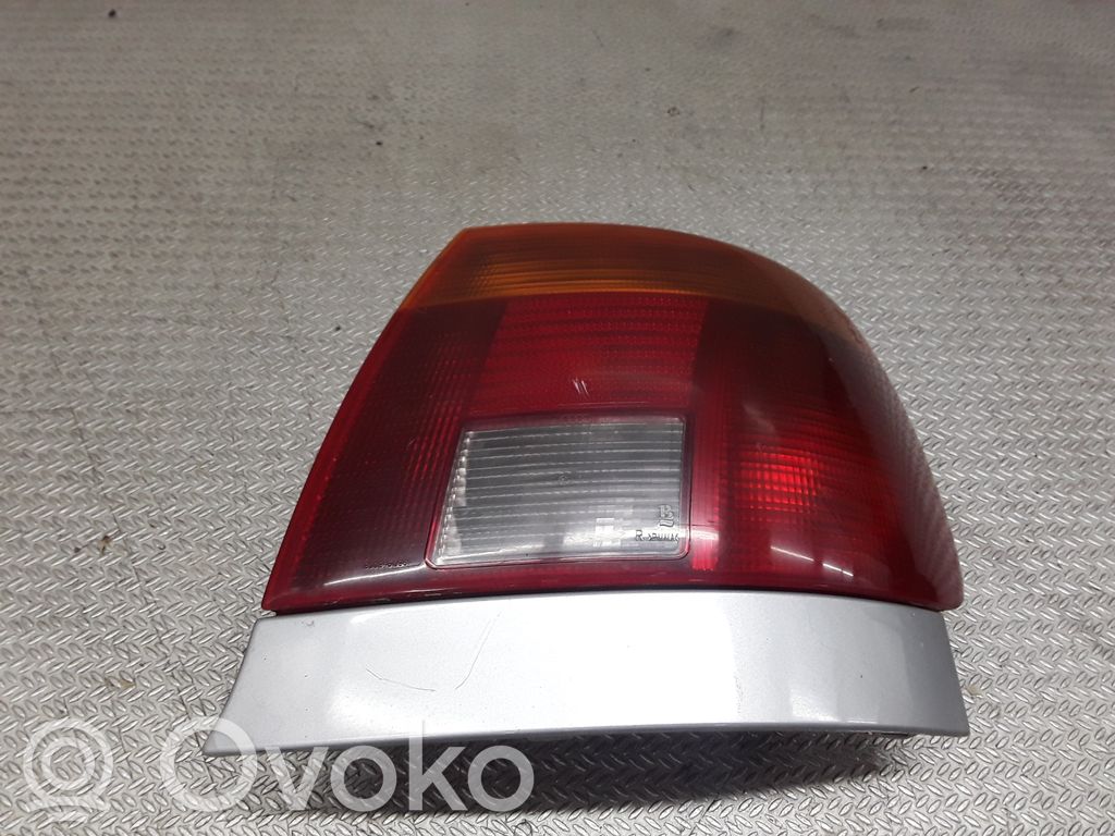 Rear/tail lights   8D0945096