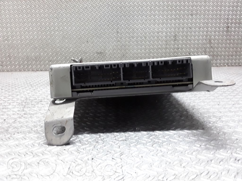 Dzinēja vadības bloks   E2T84986M