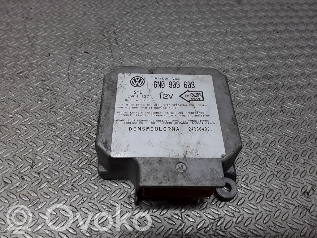 Module de contrôle airbag   6N0909603,5WK4137