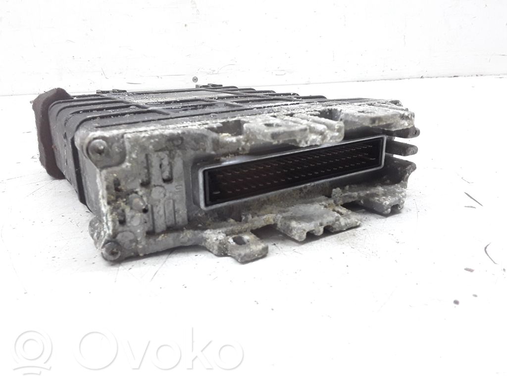 Volkswagen PASSAT B4 Engine control unit/module 
