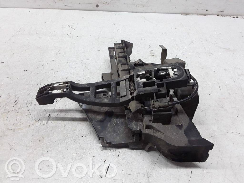 Ford Focus Takaoven lukko 