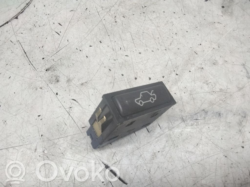 Tailgate/boot open switch button   61318365579