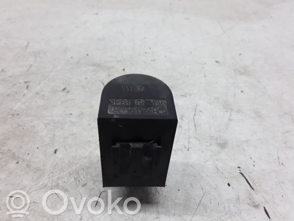 Releu ventilator lichid răcire   9656112480