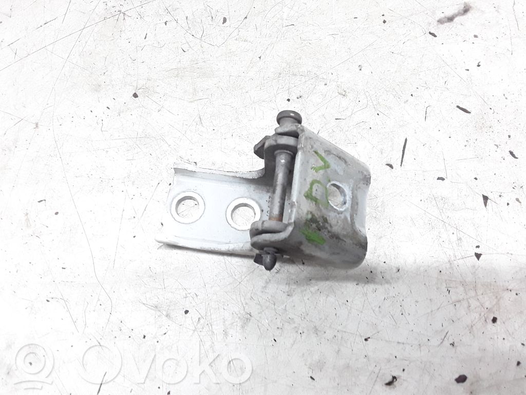Priekšpusē augšējā vira (eņģe)