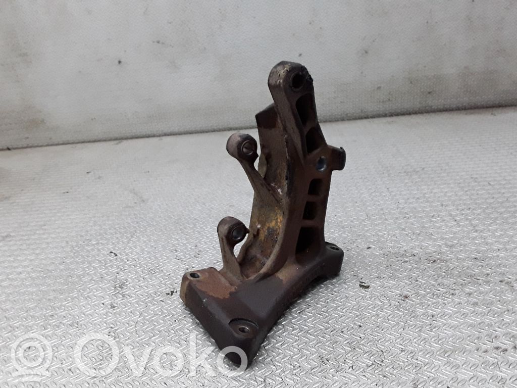 Citroen C5 Engine mounting bracket 
