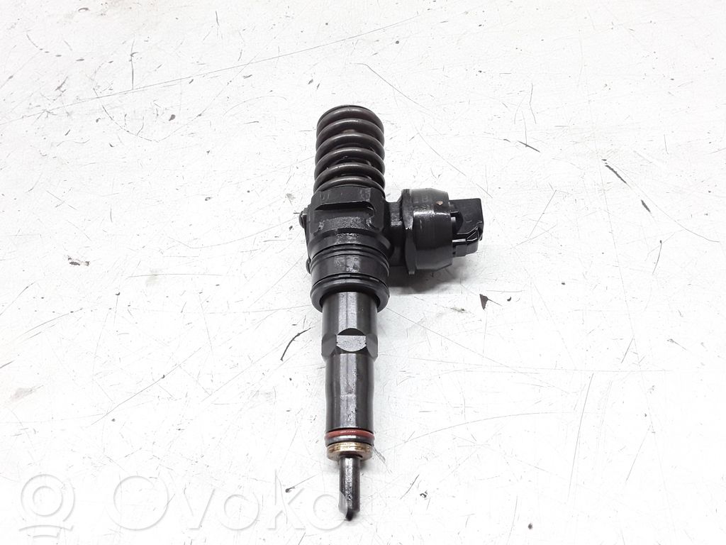 Inyector de combustible   038130073AG