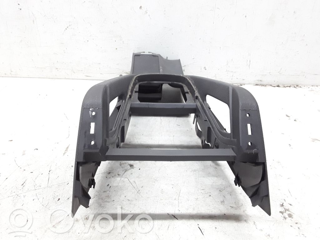 Volkswagen Golf V Center console 