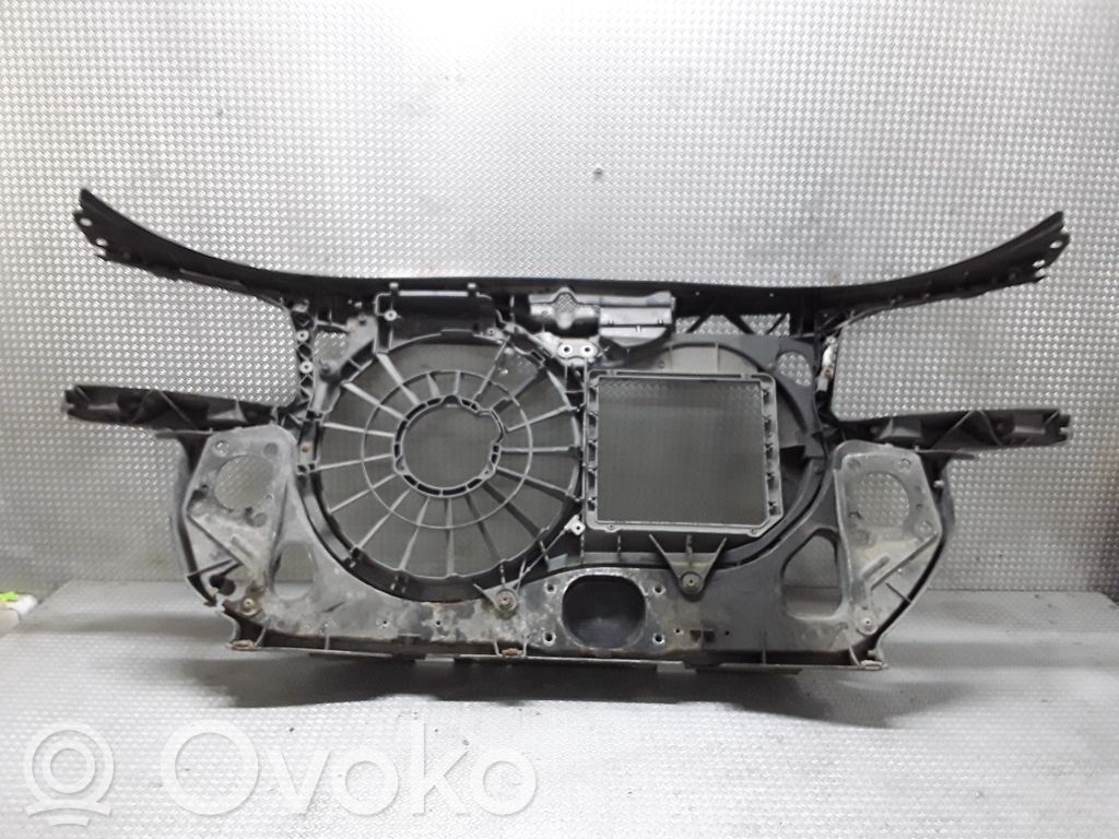 Audi A4 S4 B6 8E 8H Jäähdyttimen kehyksen suojapaneeli 