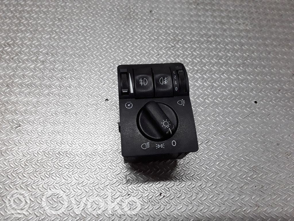 Light switch   09180770