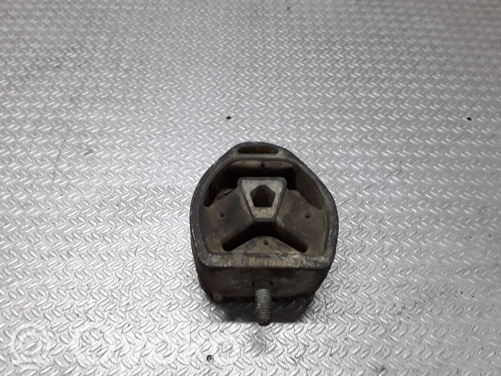 Volkswagen PASSAT B5.5 Gearbox mount 