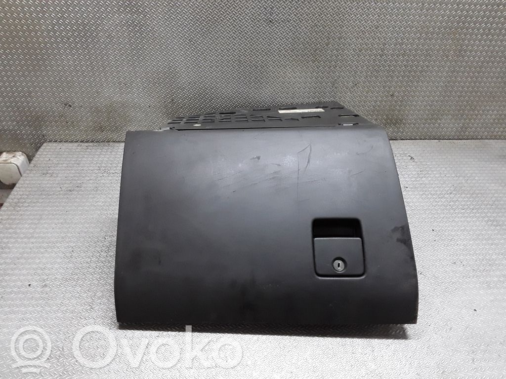 Opel Vectra C Daiktadėžės (bordačioko) komplektas 