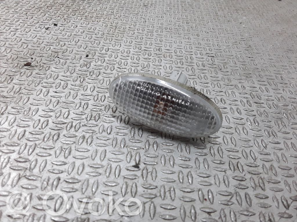 Mazda MPV Front fender indicator light 