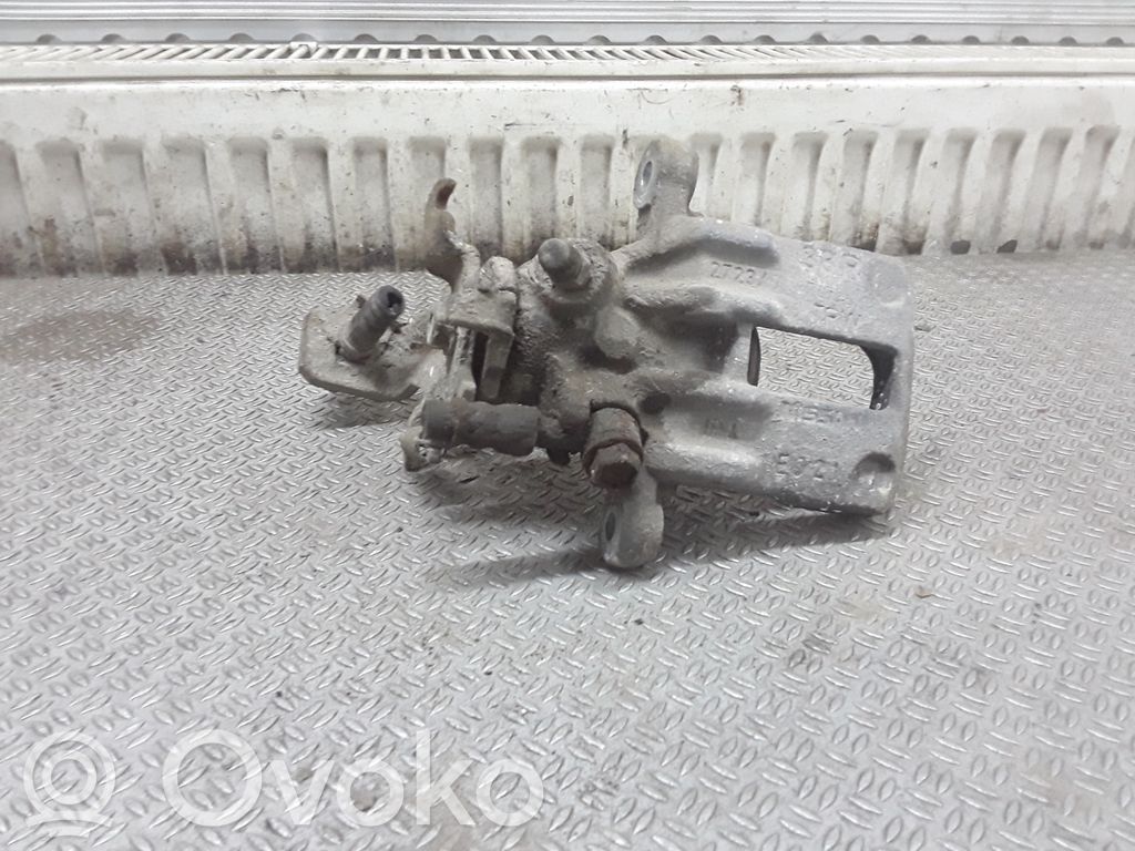 Nissan Primera Tylny zacisk hamulcowy 