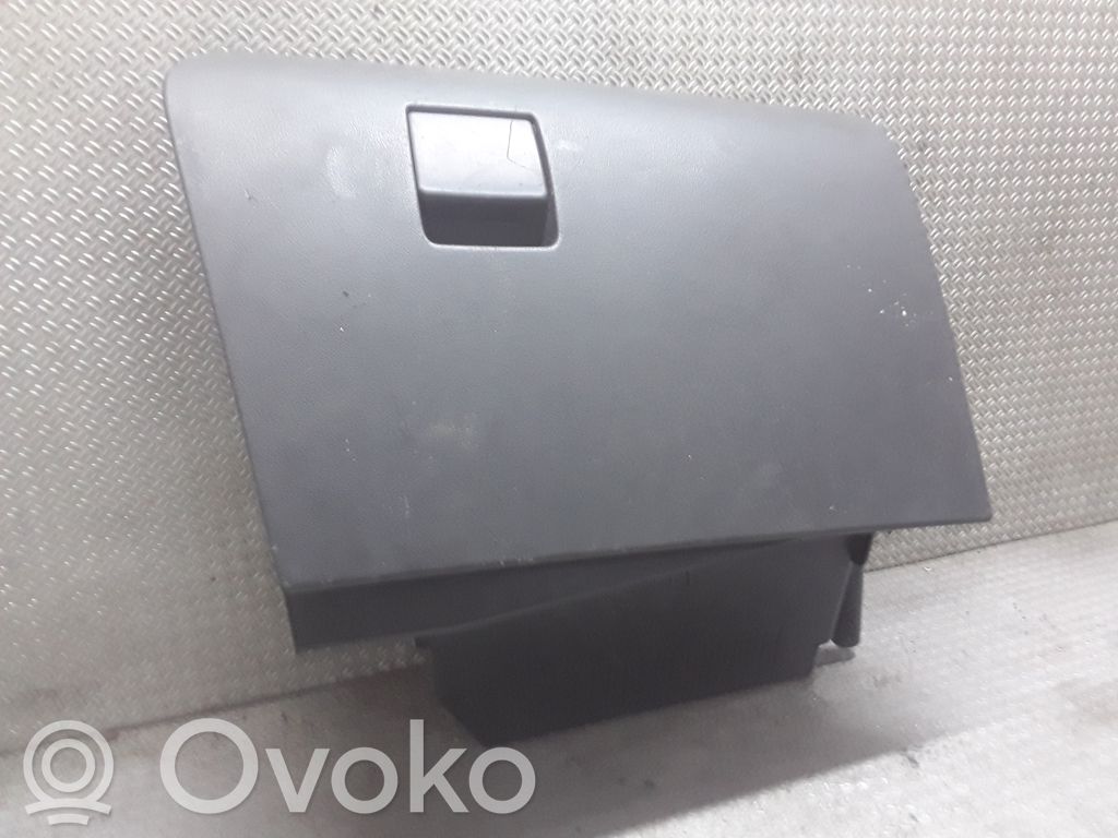 Opel Astra H Daiktadėžės (bordačioko) komplektas 