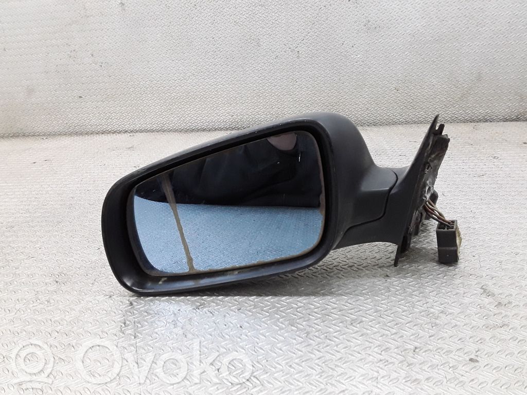 Audi A4 S4 B5 8D Front door electric wing mirror 