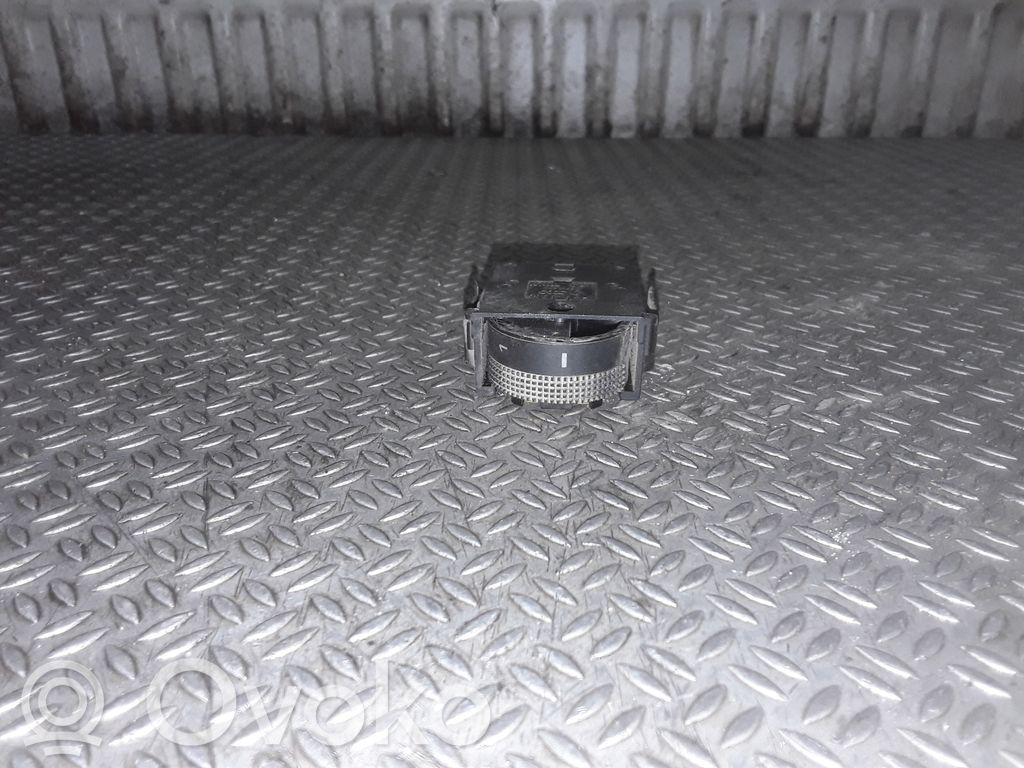 Headlight level height control switch   1H6941333