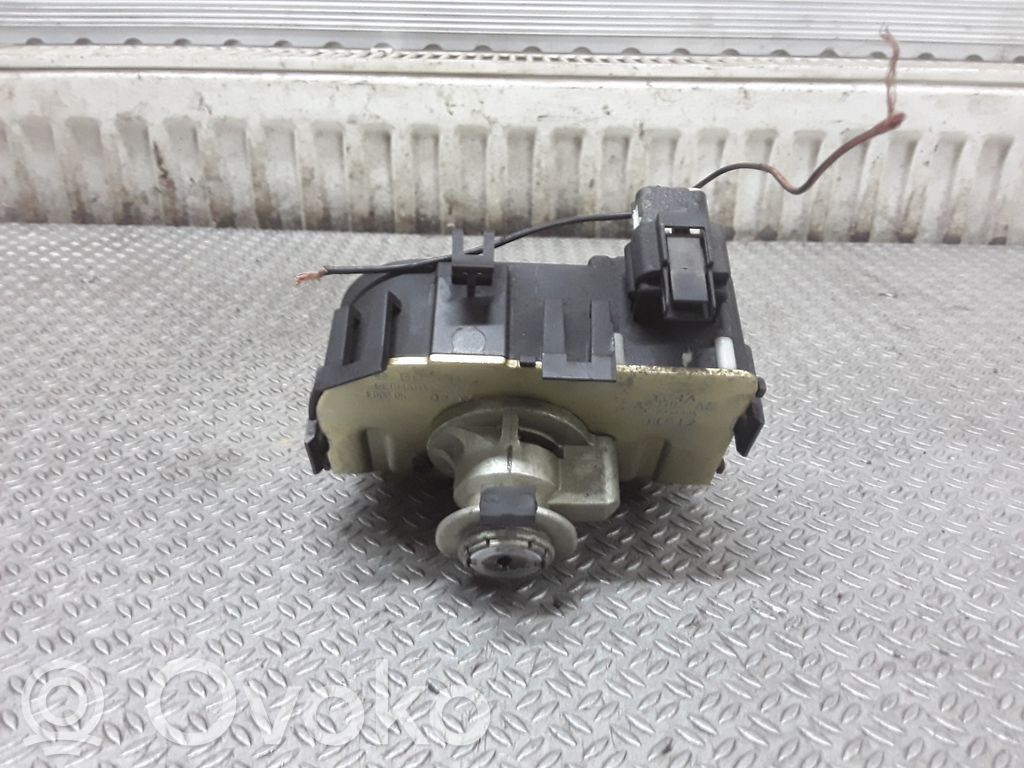 Tailgate/trunk/boot lock/catch/latch   43102AE