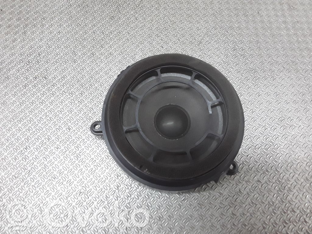 Altavoz de la puerta delantera   A2038201102
