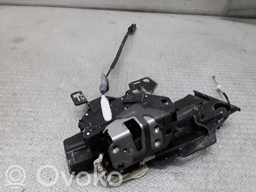 Ford Fiesta Priekšpusē slēdzene 