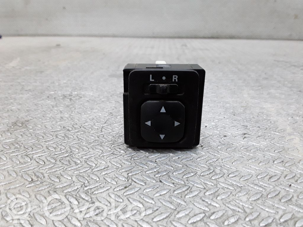 Wing mirror switch