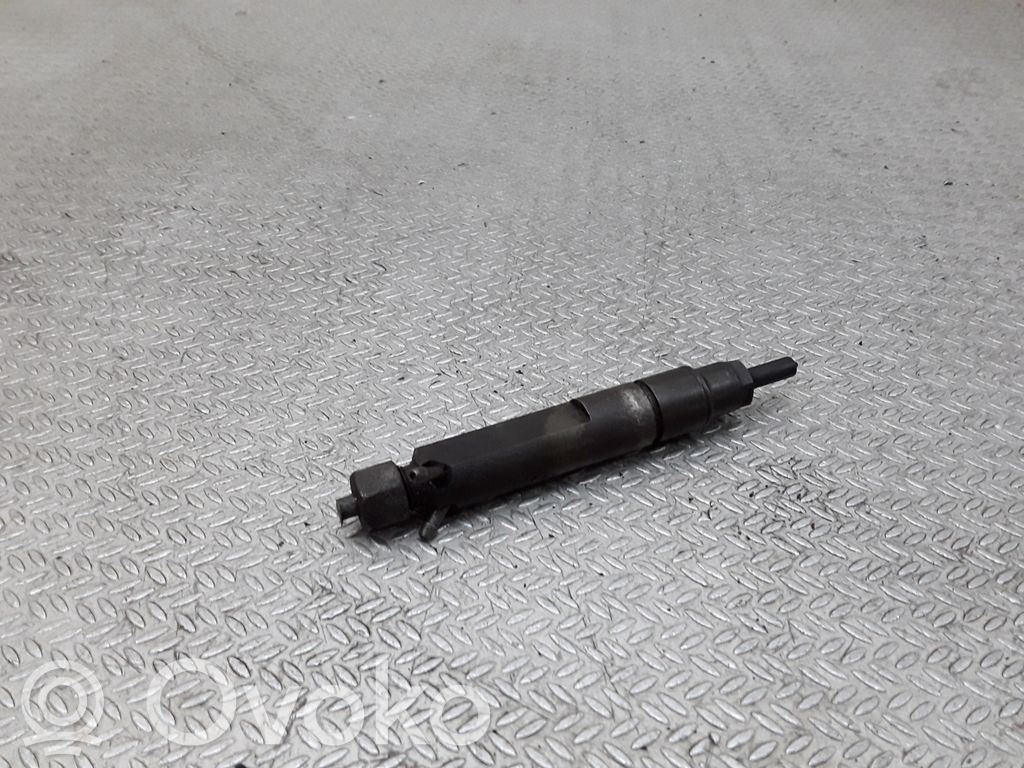 Inyector de combustible   028130201T