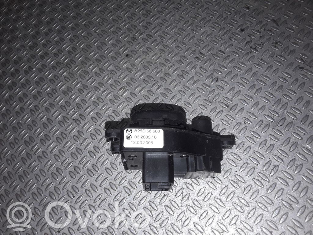 Wing mirror switch   B25D66600,03200310