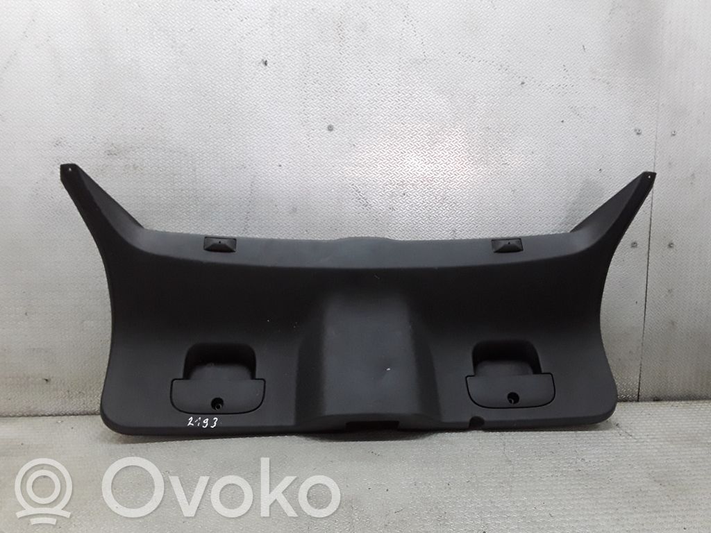 Fiat Bravo Takaluukun alaosan verhoilu 