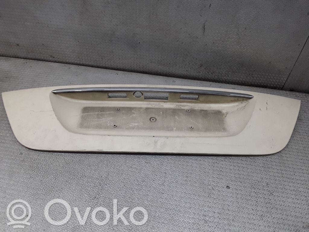 Mercedes-Benz E W211 Tailgate trim 