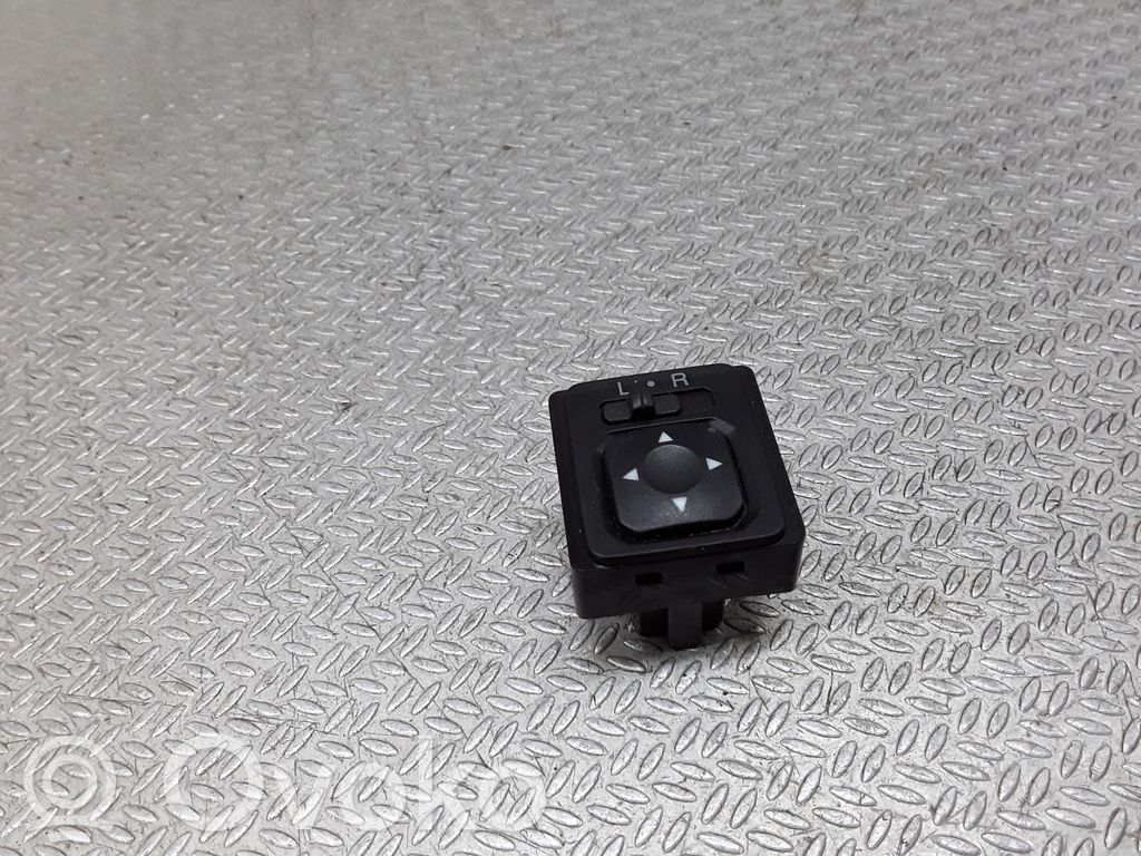 Mitsubishi Pajero Wing mirror switch 