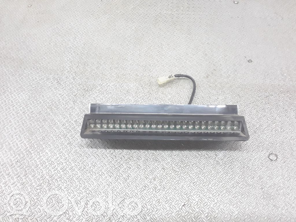 Luz de freno adicional/tercera
