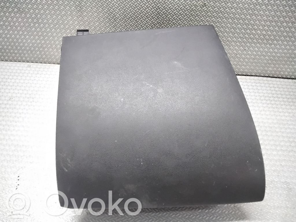 Mazda 2 Daiktadėžė 