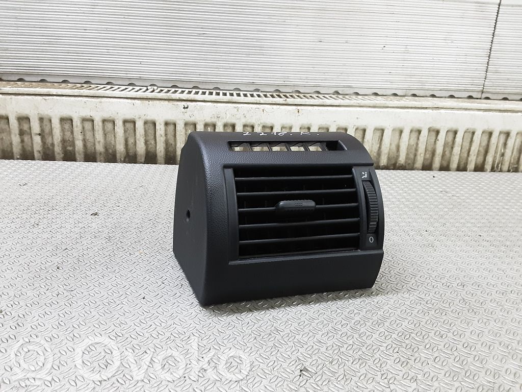 Volkswagen Fox Boczna kratka nawiewu deski rozdzielczej 
