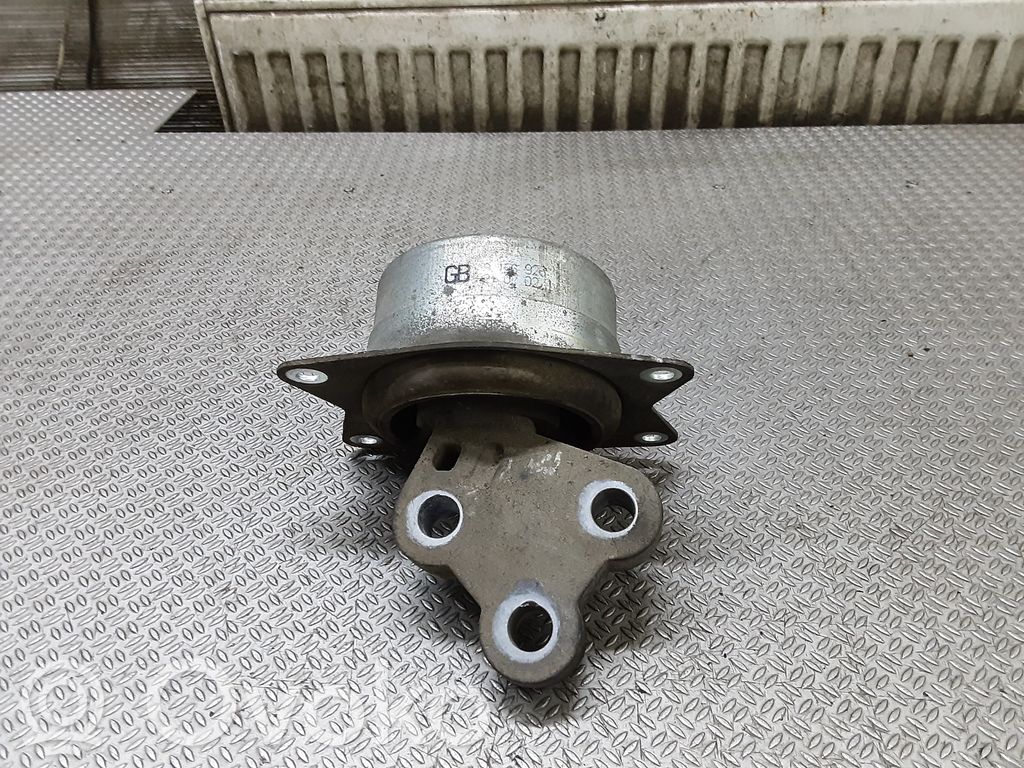 Gearbox mount   9156926