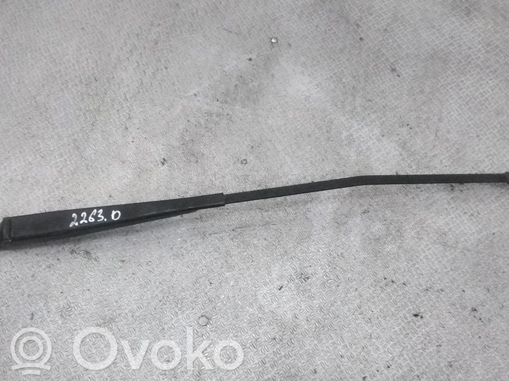 Priekinio stiklo valytuvų kojelė