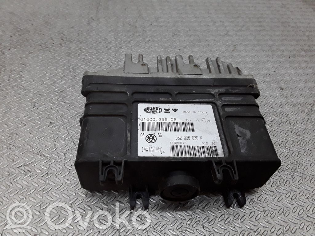 Volkswagen Golf III Engine control unit/module 