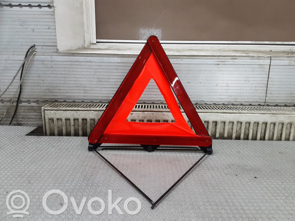 Avārijas zīme   E1327R030001