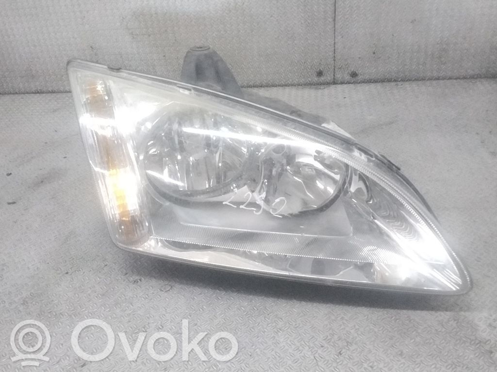 Ford Focus Headlight/headlamp 