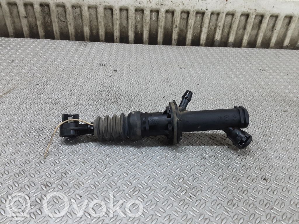 Clutch master cylinder   8200436137C
